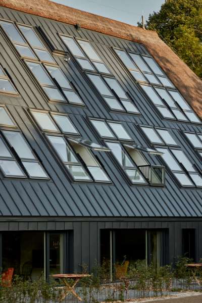 Vergangenheit und Zukunft vereint mit Stahlprofilen, Gut Damp in 24351 Damp